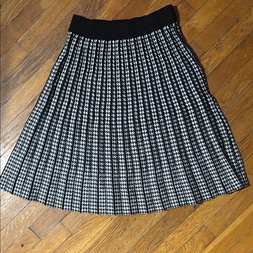 Elegant Black and White A-Line Skirt